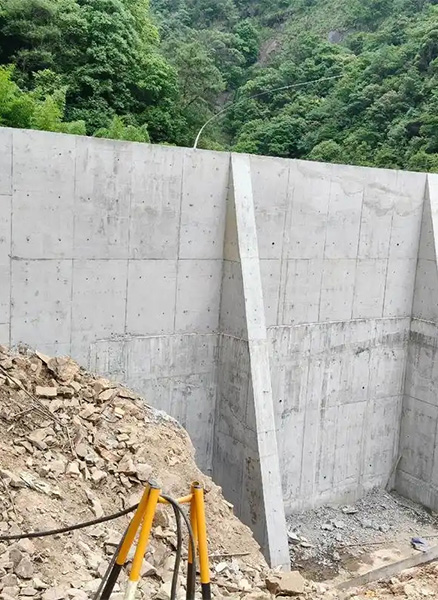 烟台栖霞重力式挡土墙